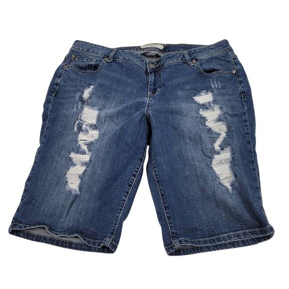 Torrid Boyfriend Bermuda Distressed Whiskering Women Denim Shorts 18 - Picture 1 of 6